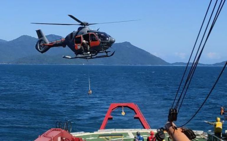 Exercício de VERTREP da aeronave UH-17 do EsqdHU-1