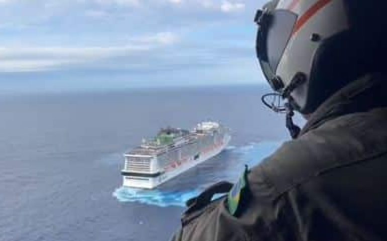 Navio estava a cerca de 219 km da costa de Vitória
DIVULGAÇÃO/MARINHA DO BRASIL