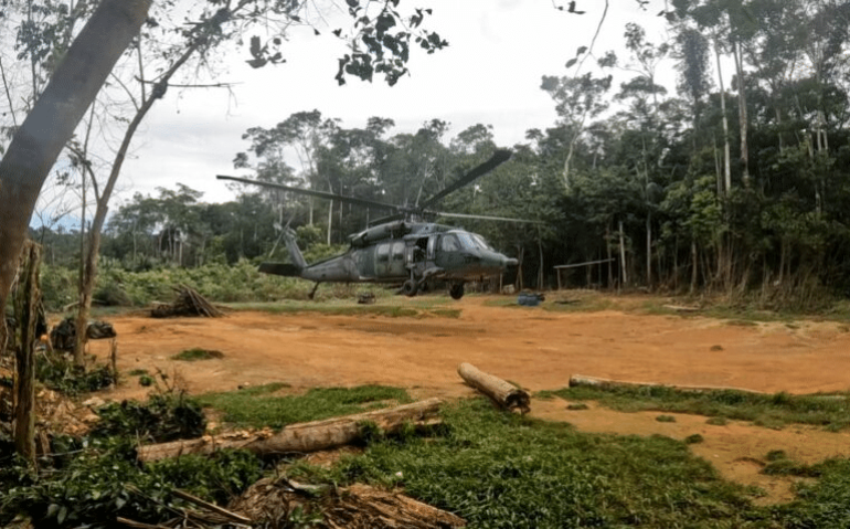 Helicóptero em clareira na TIY
