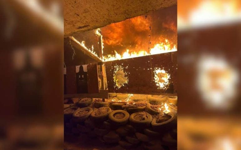 Foco do incêndio era um estande de tiro (Foto: CBMSC, Divulgação)