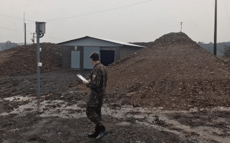 Equipe do Serviço de Fiscalização de Produtos Controlados, do Comando da 3ª Região Militar, esteve no local pela manhã
Ascom 3ª RM / Divulgação