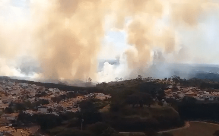 Incêndio atinge área do Exército no Chapadão, em Campinas — Foto: Marcia Cristina Jurdim/Arquivo Pessoal