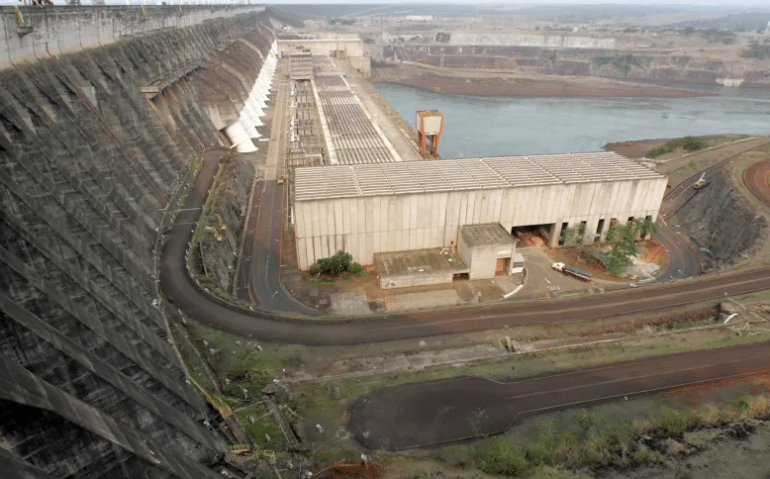 Vista da hidrelétrica de Itaipu, em Foz do Iguaçú, Brasil.
20/09/2007REUTERS/Paulo Whitaker (BRAZIL)