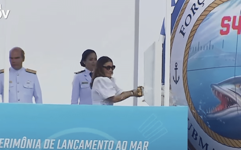 JANJA BATIZANDO SUBMARINO TONELERO