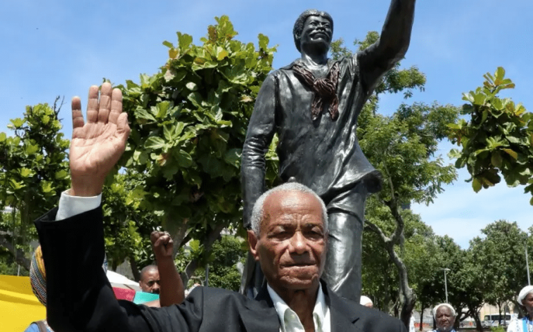 Único filho de João Candido, o Almirante Negro, Seu Candinho, 84 anos, participa de reinauguração de monumento em homenagem ao pai Beth Santos/Prefeitura do Rio