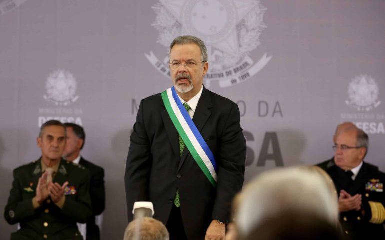Raul Jungmann toma posse como ministro da Defesa