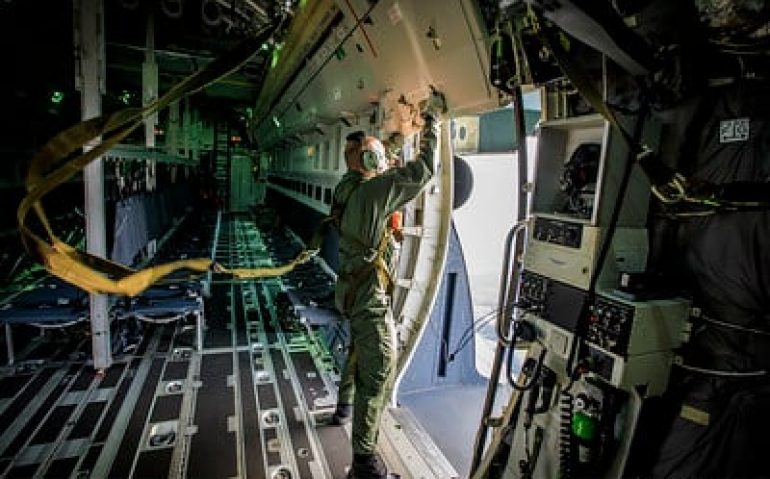 KC 390 interior