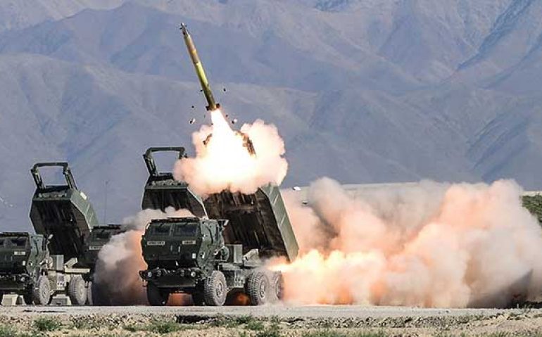 Lançador múltiplo de foguetes M142 High Mobility Artillery Rocket System - HIMARS. 
Reprodução