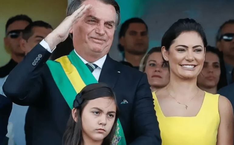Jair Bolsonaro, Michelle e Laura Alan dos Santos/ PR