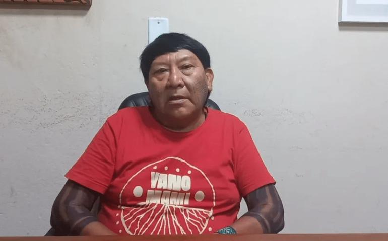 O líder indígena Davi Kopenawa responde a perguntas do GLOBO em Boa Vista (RR) — Foto: Reprodução