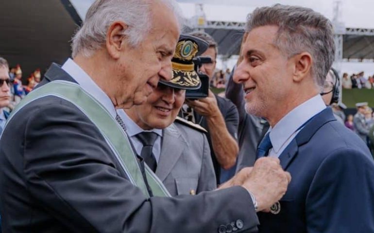 Luciano Huck recebe Ordem do Mérito Militar (Imagem: CComSEx)