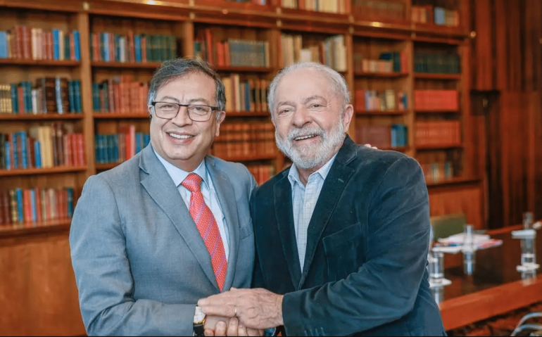 Presidente da Colômbia, Gustavo Petro, ao lado do presidente Lula. (Foto: Ricardo Stuckert).