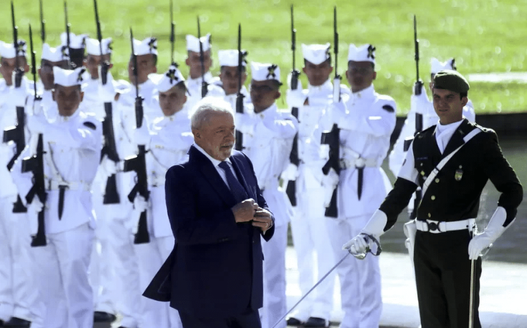 Lula e guarda de honra