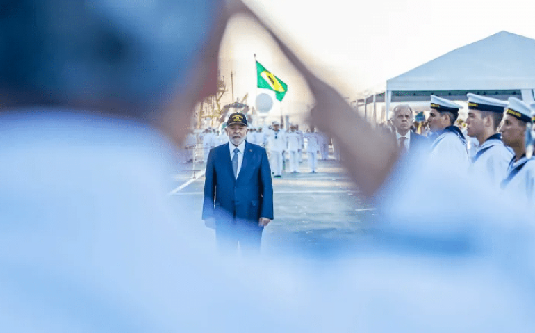 O presidente Lula, durante cerimônia do Dia do Marinheiro na na Base Naval da Ilha das Cobras, no Rio (/)