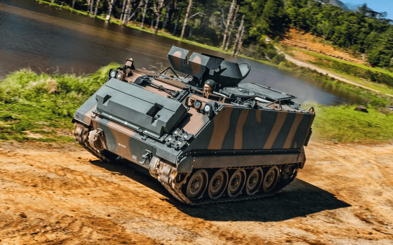 M113 BR é um veículo usado para o transporte das tropas (Fernando Pires/Quatro Rodas)