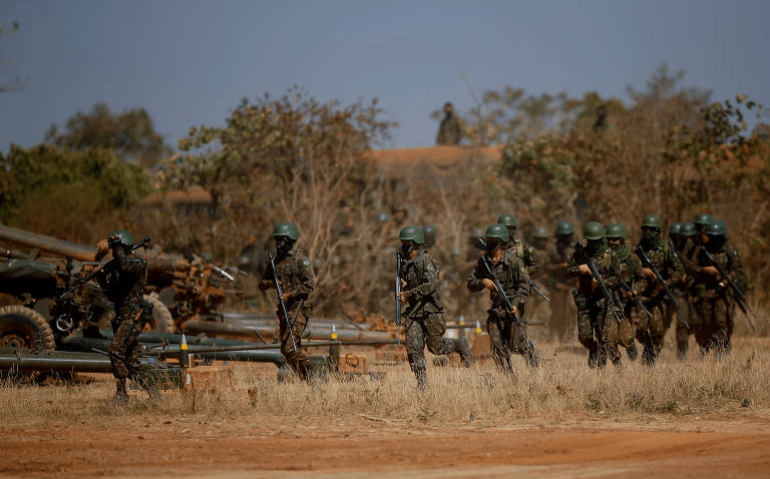 Militares da Marinha realizam exercício militar em Formosa (GO)