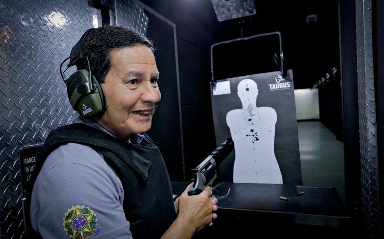 SEM REELEIÇÃO - Mourão: descartado, vice vai disputar uma vaga no Senado 
Foto: Romério Cunha/ VPR