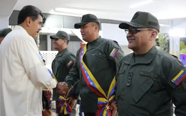 Maduro condecora militares sancionados pelos EUA — Foto: Reprodução/Redes sociais