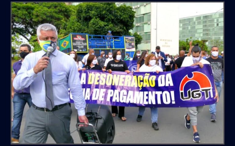 O senador Major Olímpio à frente da manifestação dos trabalhadores - Fotos Orlando Brito