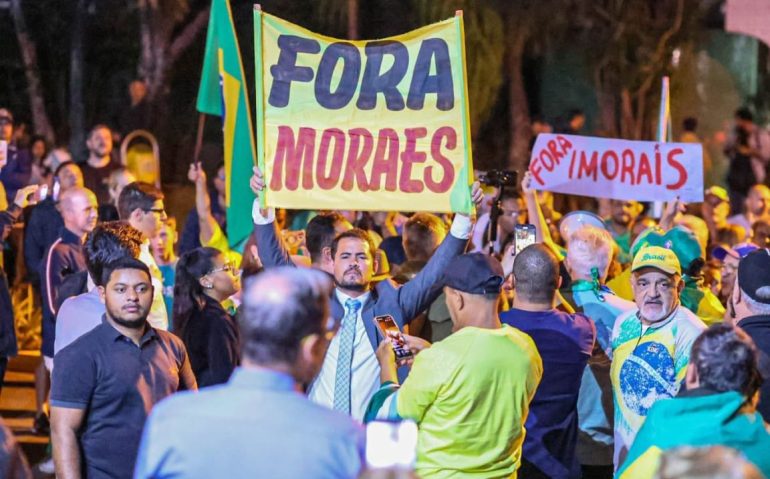 Apoiadores do ex-presidente Jair Messias Bolsonaro (PL) (Foto: EDUARDO F. S LIMA/ATO PRESS/ESTADÃO CONTEÚDO)