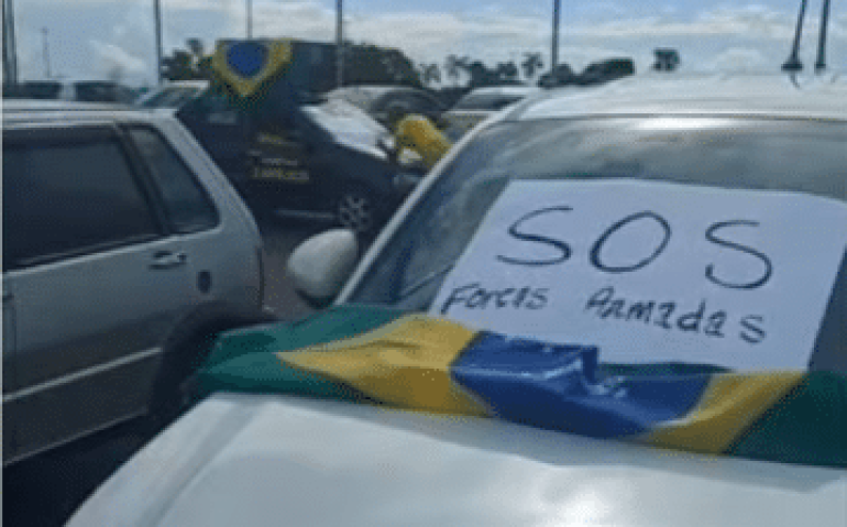 Manifestantes no MD
