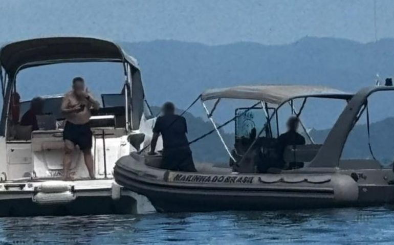 Marinha e Exército realizam operação para impedir acesso à praia em Guarujá — Foto: Divulgação/Capitania dos Portos de São Paulo