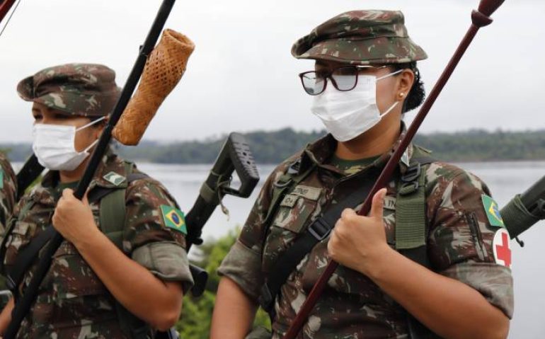 A médica Ilzinei da Silva é da etnia baniwa. No Exército, agora ela faz atendimentos aos conterrâneos de São Gabriel da Cachoeira, incluindo pacientes que só falam o dialeto baniwa Comunicação Social do Comando Militar da Amazônia/Divulgação