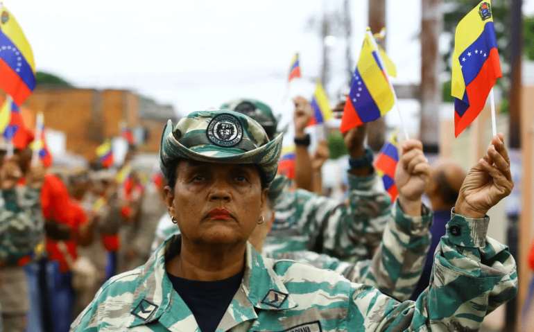 Membros da Milícia Nacional Bolivariana se reúnem após responder ao apelo do presidente da Venezuela, Nicolás Maduro, para defender a soberania nacional em meio à escalada de tensões com os EUA05/09/2025  • REUTERS/Juan Carlos Hernandez
