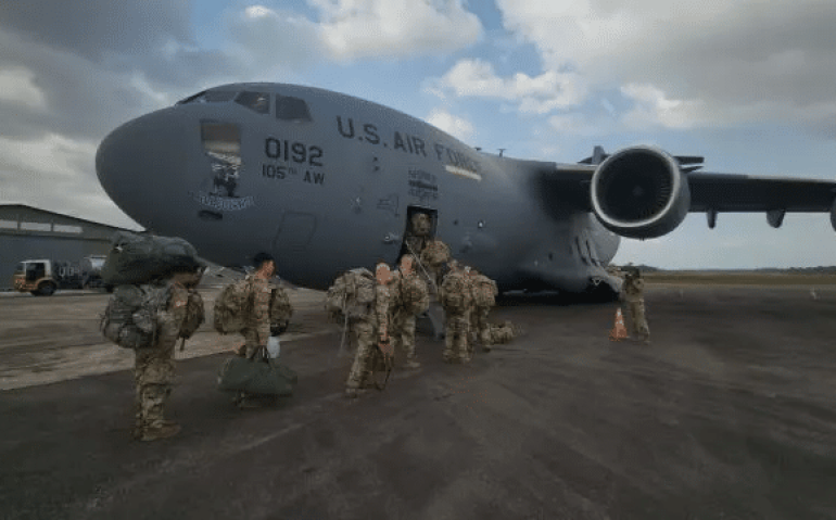 Parte dos militares dos Estados Unidos embarcando de Belém rumo à Macapá / Divulgação/CMN