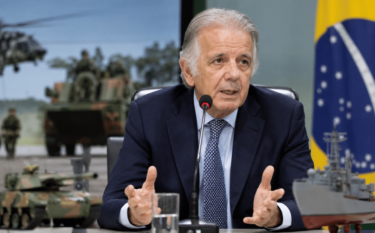 Ministro Múcio falando sobre orçamento (Imagem ilustrativa, criada por IA)