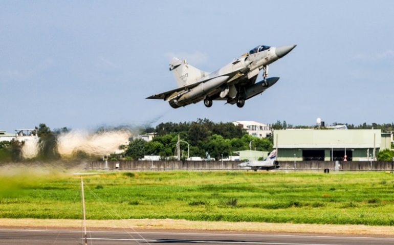 Um Mirage 2000 da Força Aérea taiwanesa decola durante o exercício anual Han Kuang - Taiwan Military News Agency/AFP