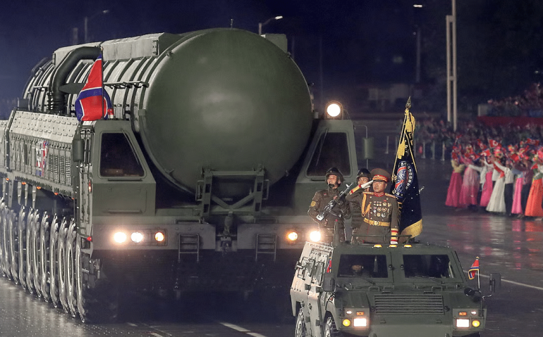 Míssil balístico intercontinental Hwasong-20
(Imagem KCNA)