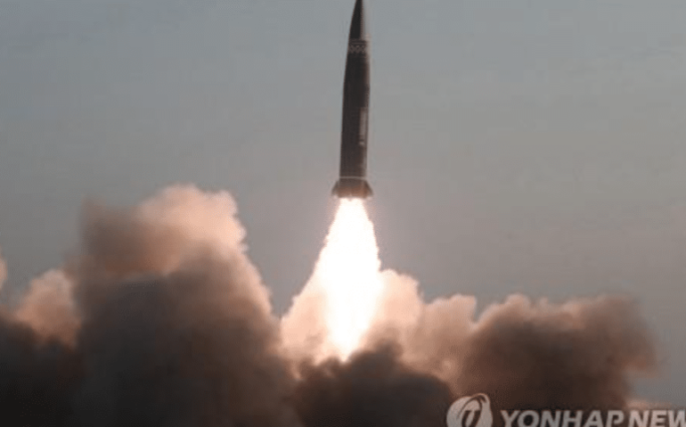 Imagem de míssil balístico disparado pela Coreia do Norte em data indefinida