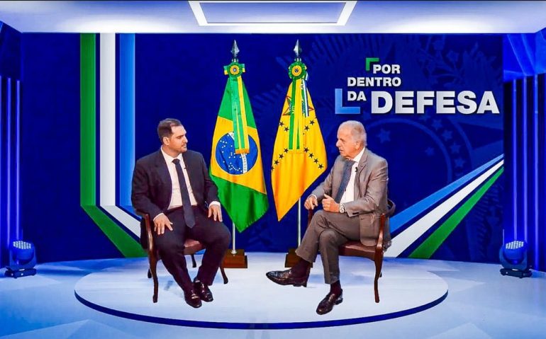 Múcio é entrevistado
