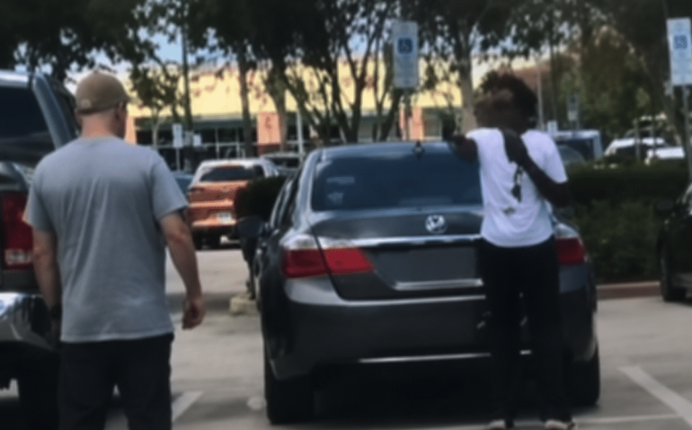 Mulher mata sargento veterano dos EUA após discussão em estacionamento na Flórida