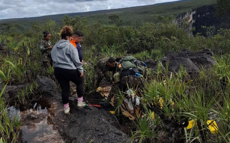 Mulher resgatada pelo Exercito no Amazonas