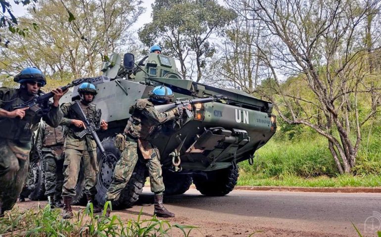 Mulheres no exercício de fuzileiros navais para avaliação da ONU