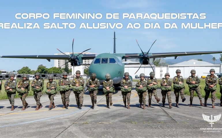 Mulheres paraquedistas