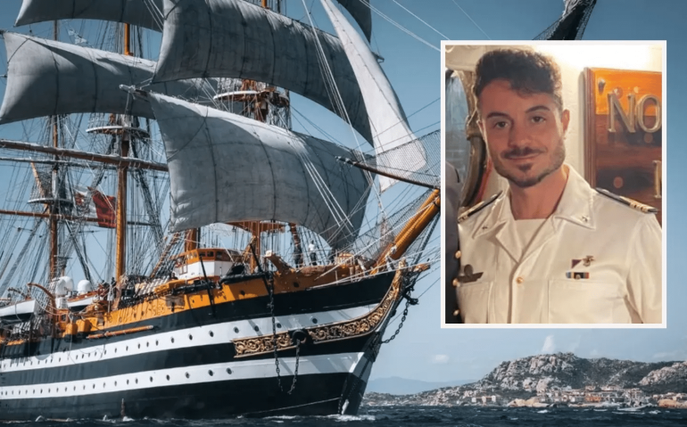 Navio Amerigo Vespucci faz viagem pelo mundo.