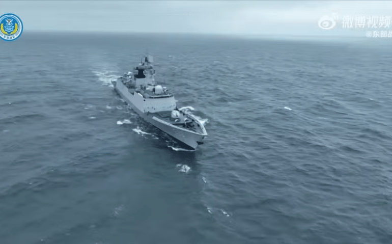 Navio de guerra chinês em exercício militar ao redor de Taiwan — Foto: Exército de Libertação Popular da China via AFP