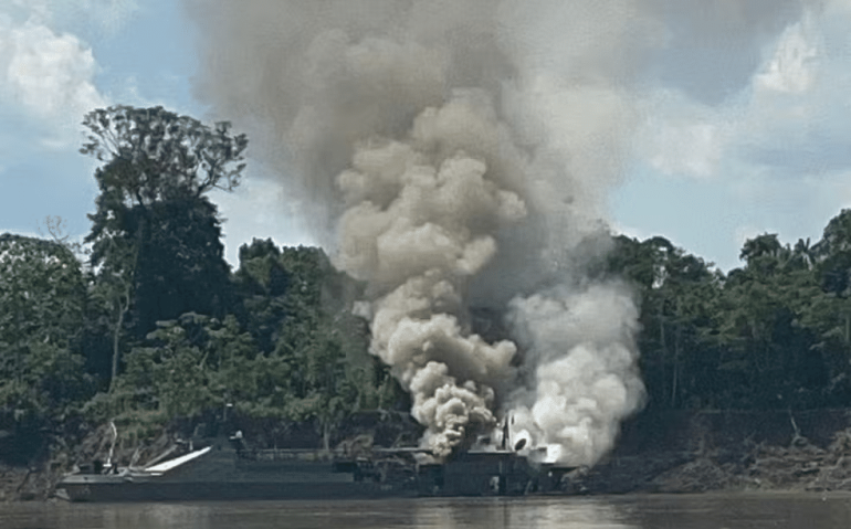 Incêndio foi registrado no início da tarde desta quarta-feira (7) — Foto: Reprodução/Redes Sociais