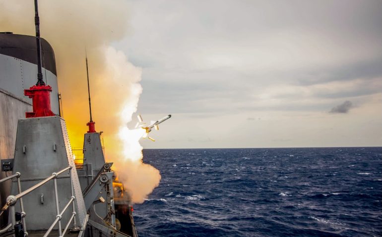 Lançamento de Míssil Antinavio de Superfície (Mansup) pela Fragata Constituição (Imagem: Marinha do Brasil)