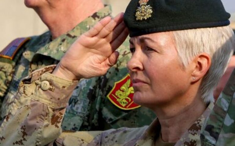O primeiro-ministro do Canadá anunciou em 3 de julho de 2024 a próxima nomeação da tenente-general Jennie Carignan como a primeira mulher a liderar o G7 e as forças armadas do país membro da OTAN - Foto: Sabah Arar / AFP