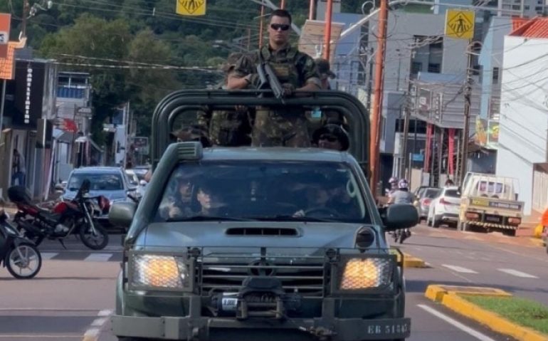 Militares participaram de ações em conjunto com a Guarda Municipal (Imagem: Toledo News)