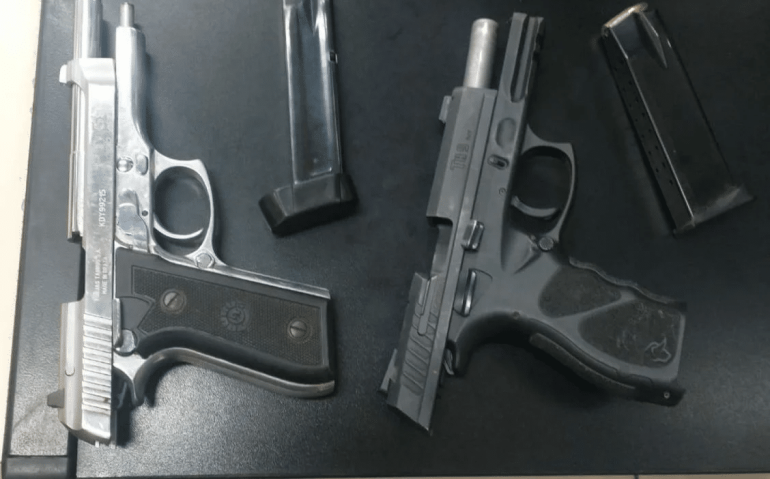 O sargento estava com duas pistolas em seu porte que foram entregues consensualmente à equipe.
Luiz Felipe Rodrigues (RC24h)