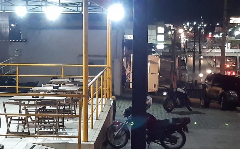 Pizzaria foi alvo de assaltantes na tarde desta segunda-feira (3) na Zona Norte de Natal — Foto: Sérgio Henrique Santos/Inter TV Cabugi