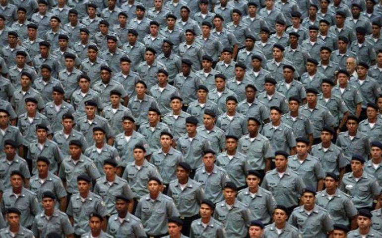 Governo vai incluir policiais militares e bombeiros na Previdência dos militares (veja.com/Estadão Conteúdo)