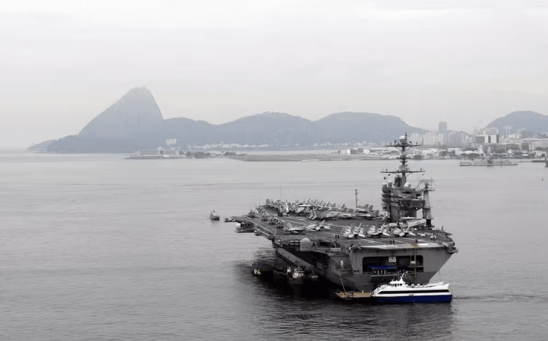 USS George Washington em sua última visita ao Brasil, em 2015 — Foto: Luiz Ackermann / Agência O Globo