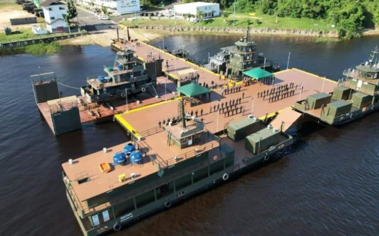 PORTO FLUTUANTE DO EXÉRCITO NA AMAZÔNIA