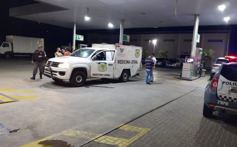 Suboficial da reserva é morto a tiros durante discussão em posto de combustíveis em Parnamirim — Foto: Lucas Cortez / Intertv Cabugi